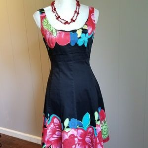 Beautiful sleeveless black dress with floral desig